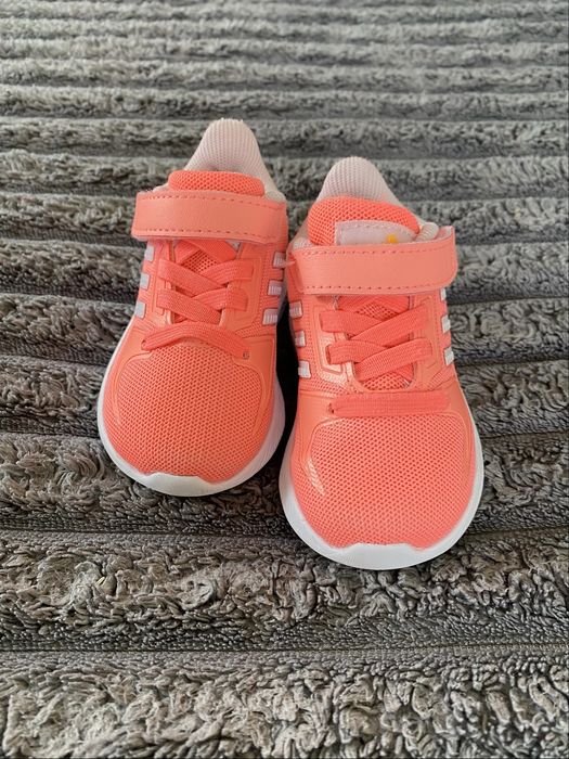 Кросівки Adidas на дівчинку