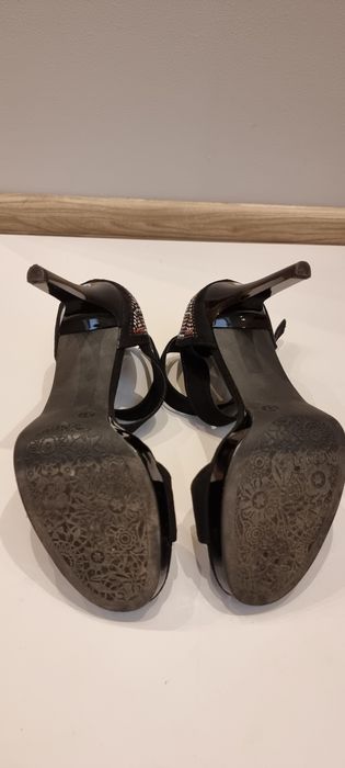 Sandałki na obcasie