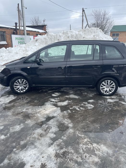 Opel Zafira.               .