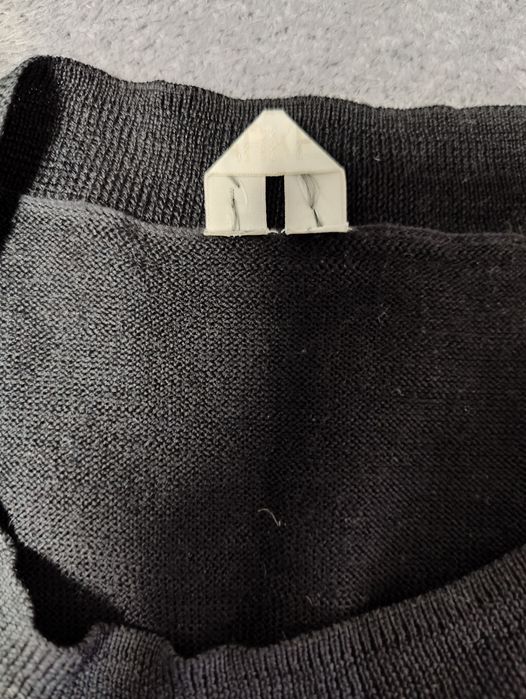 Super wełniany klasyczny sweterek ARKET rozm L