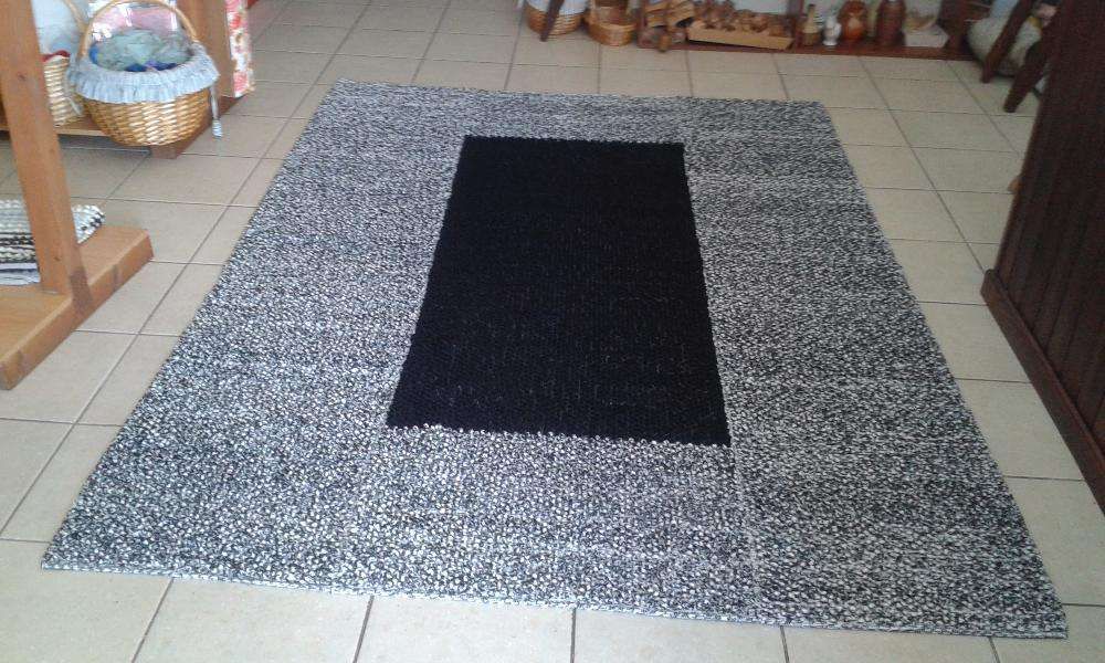 Carpete Cinza e Preta - Loja Artesanal