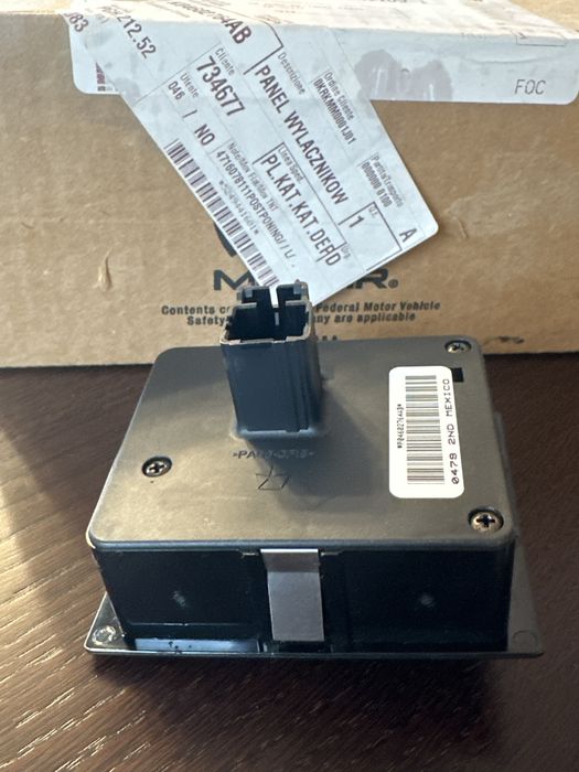 Panel włączników świateł Mopar 04602754AB – nowy, oryginał