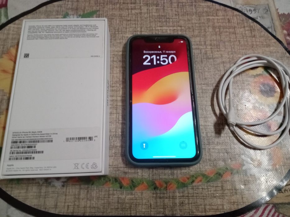 Айфон XR работает