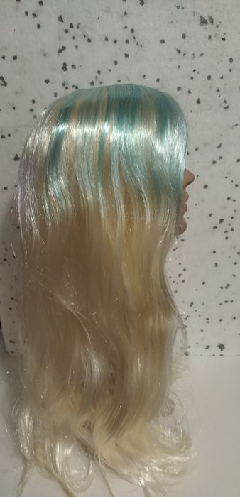 Peruka w dwóch kolorach