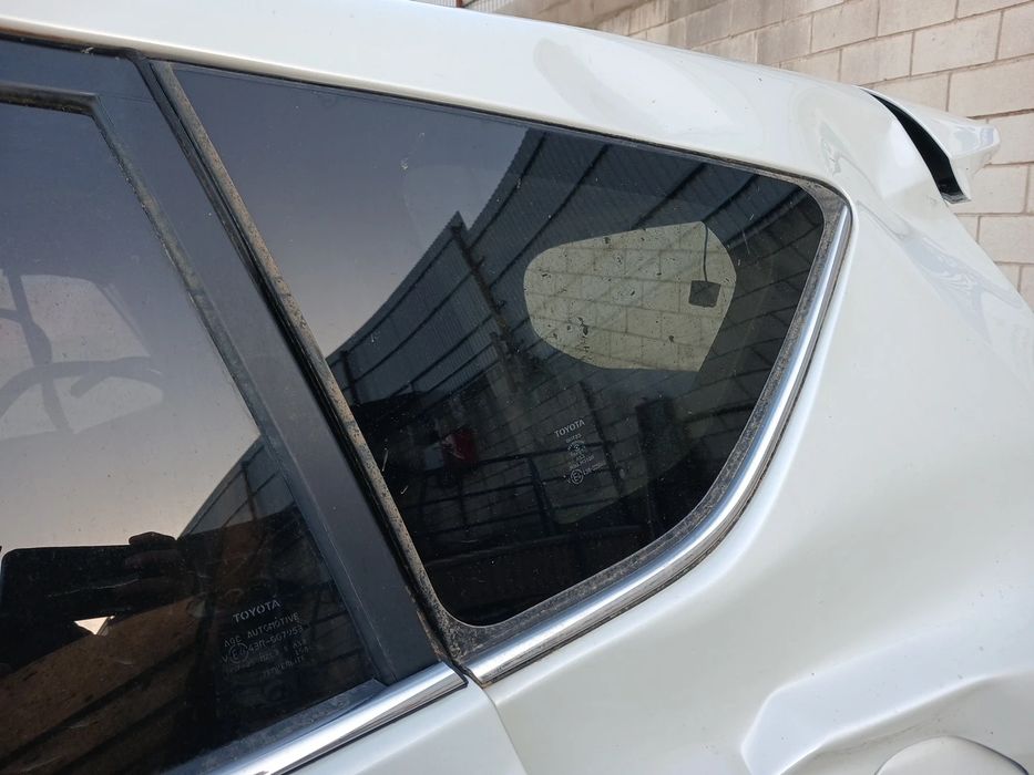 Vidro do painel trás esquerdo TOYOTA RAV4 IV (_A4_)
