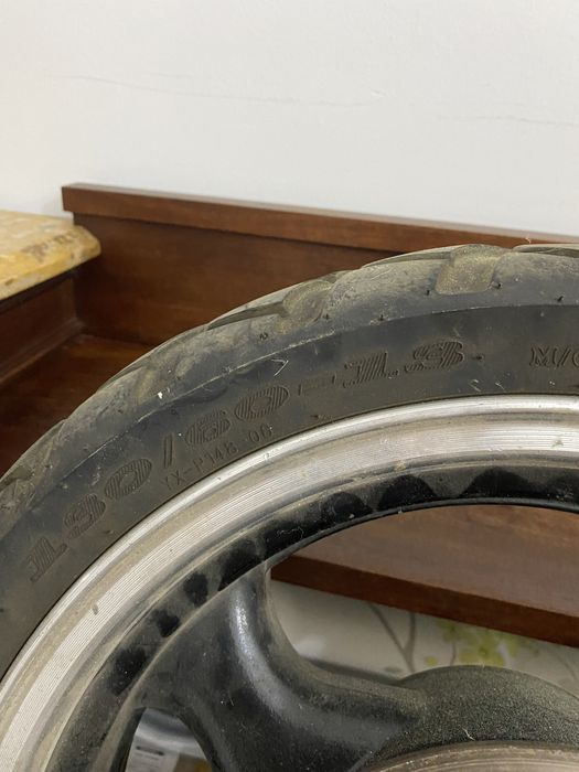 Pneu em ótimo estado