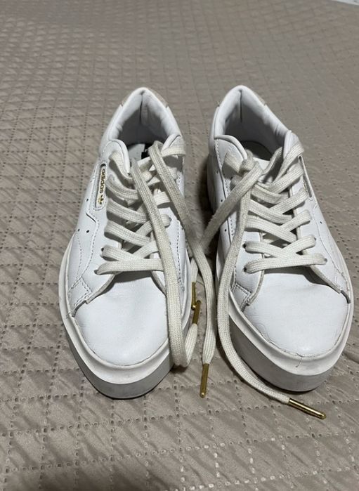 Sapatilhas, marca adidas