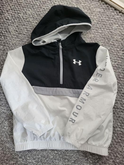 Lekka kurtka UNDER  ARMOUR  134/140  kangurka wiatrówka