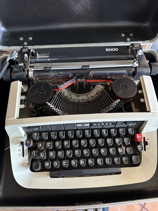 Maquina de Escrever MESSA 5000 (vintage)