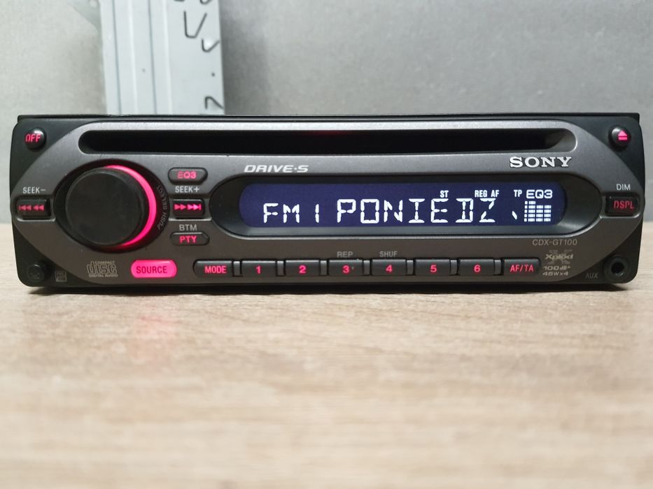 Radio samochodowe SONY CD MP3 AUX CDX-GT100 4x45W podś. Czerwone Audi