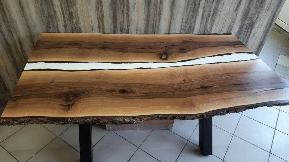 Стол для гостинной