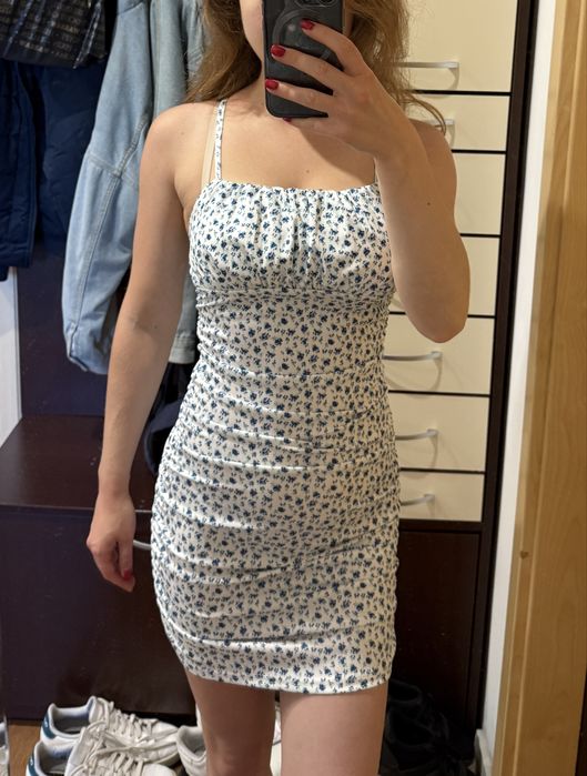 Sukienka w niebieskie kwiatki