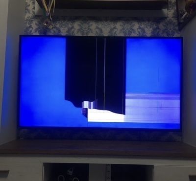 Телевізор Bravis з розбитим екраном