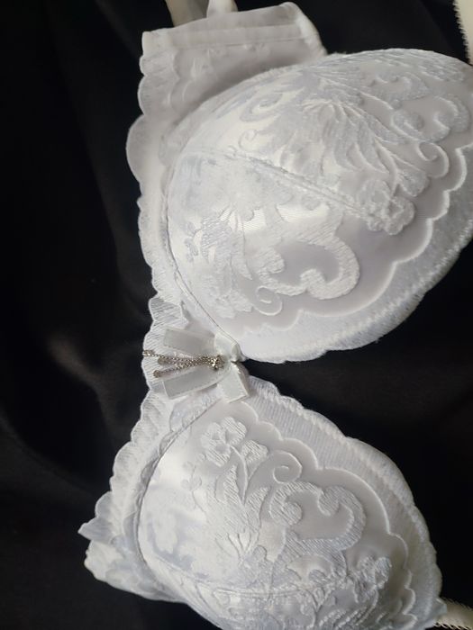 Комплекти та інша  білизна