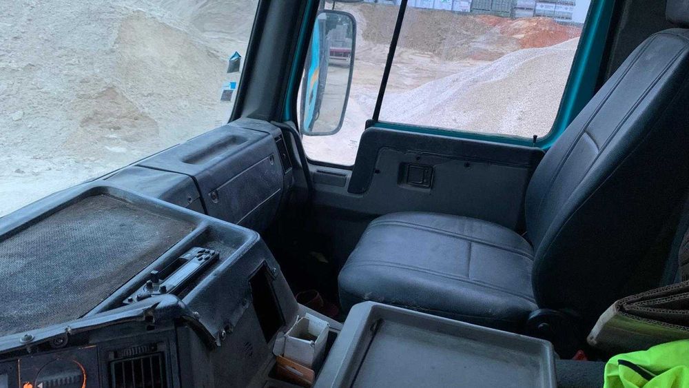 Camião Volvo FL10 c/grua HIAB e báscula bilateral
