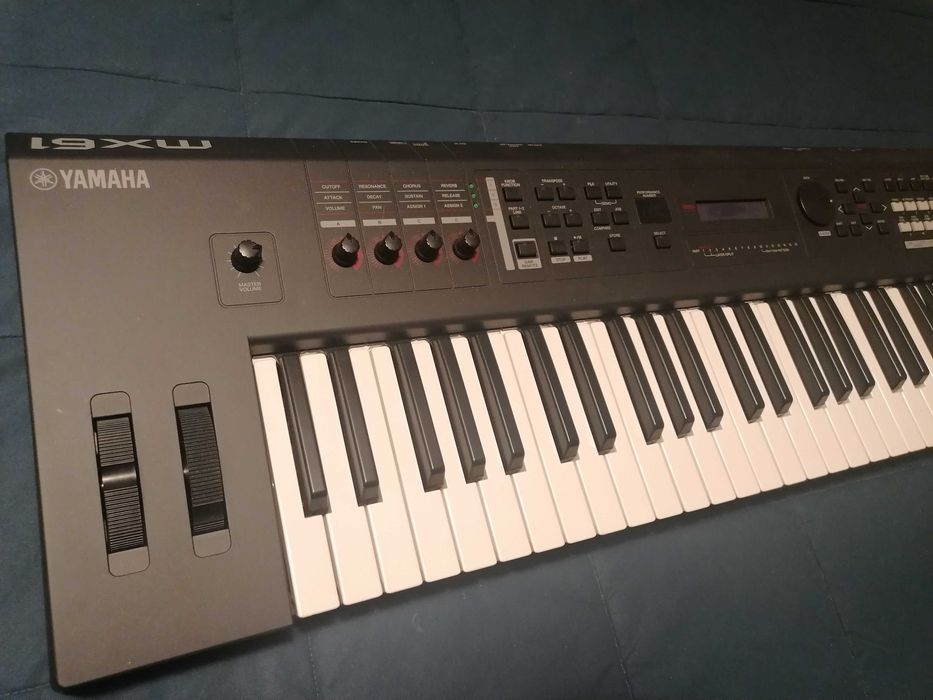 Sintetizador Yamaha MX61 como novo