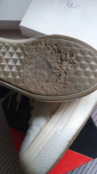 Отдам даром кроссовки для девочки