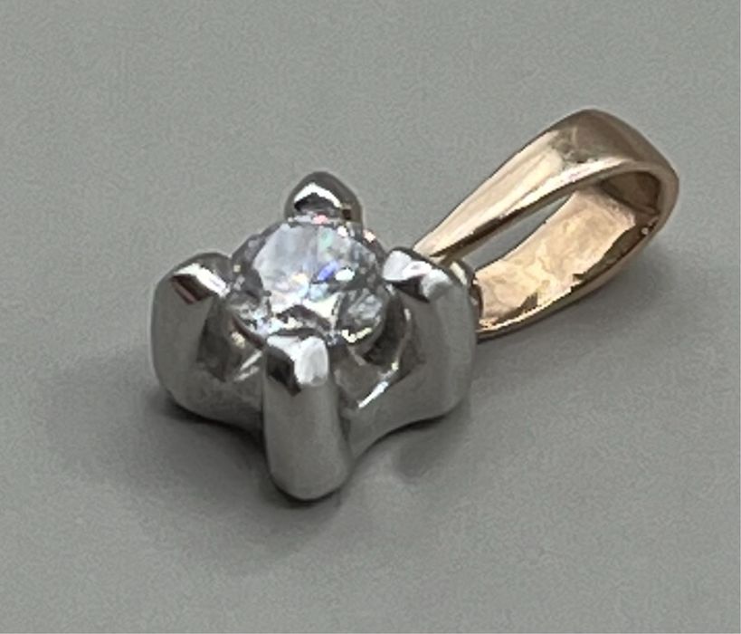 Wisiorek z białego i żółtego złota z cyrkoniem