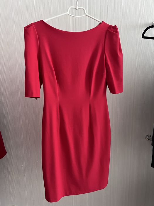 Червона сукня