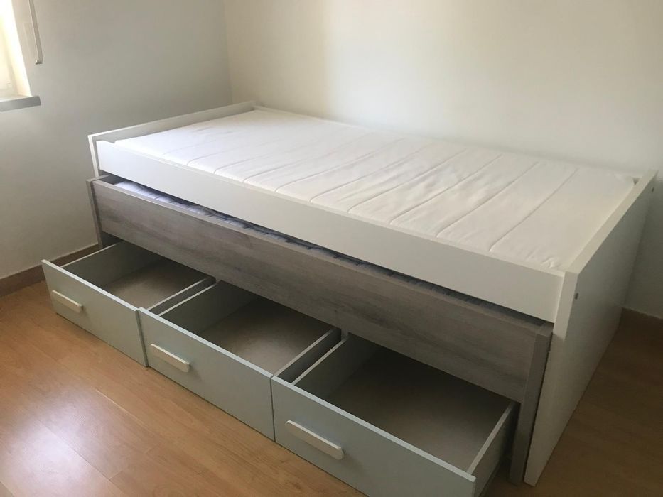 Quarto juvenil em bom estado