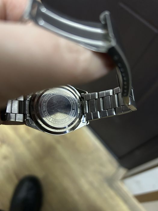 Годинник б у в асортименті