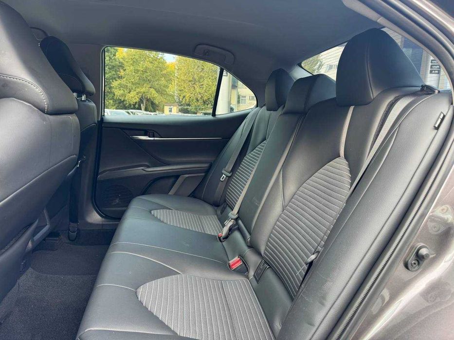 Toyota Camry SE 2022