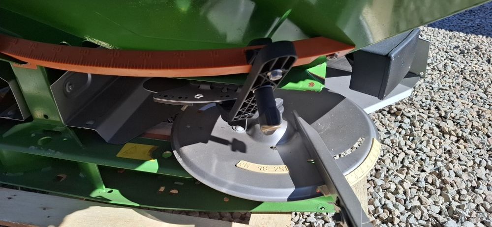 Rozsiewacz AMAZONE ZA-M 2500 waga limiter amatron