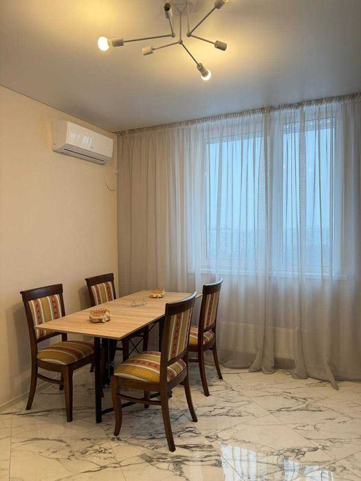 Оренда 2 кімн. квартири вул. Воскресенська, 2-В, ЖК «Паркові Озера -2»