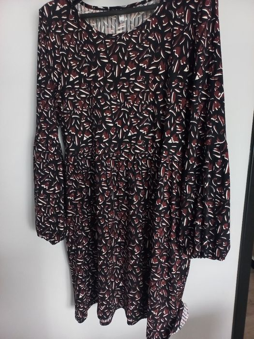 sukienka z dlugim rękawem 44