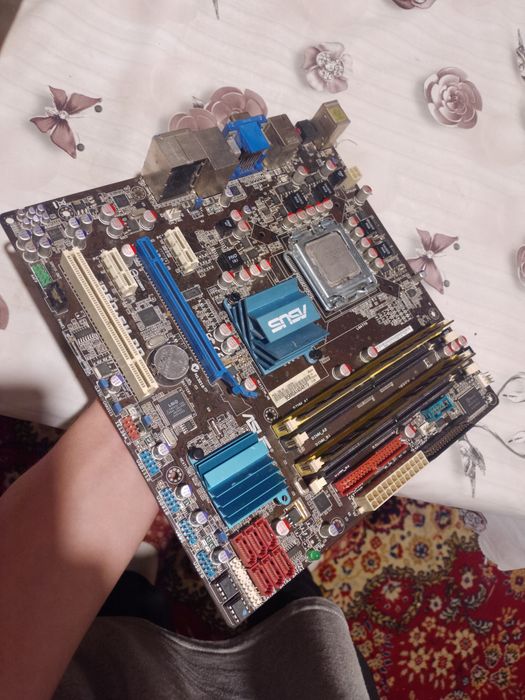 Комплект із материнки P5Q-EM DO і Блока живлення ATX-300PNF