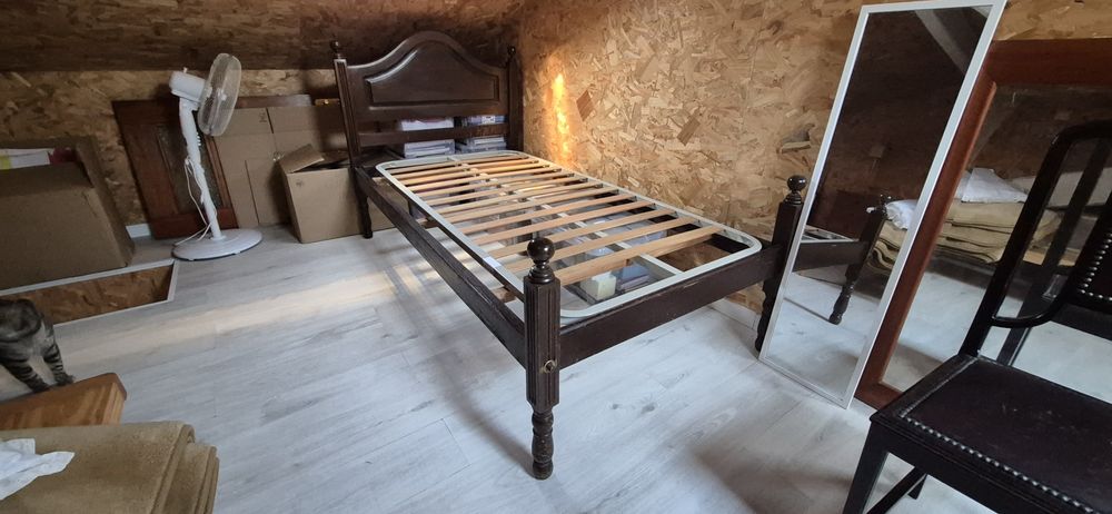 Cama de Solteiro Antiga em Madeira Maciça + Estrado de Ripas
