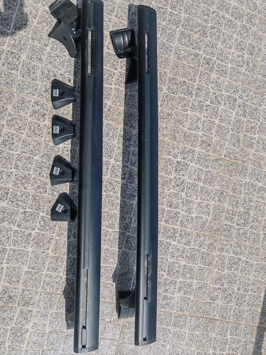 Barras de tejadilho Cruz Airo grey + kit para Peugeot 208