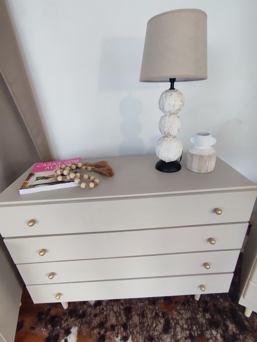 Cómoda e mesas de cabeceiras