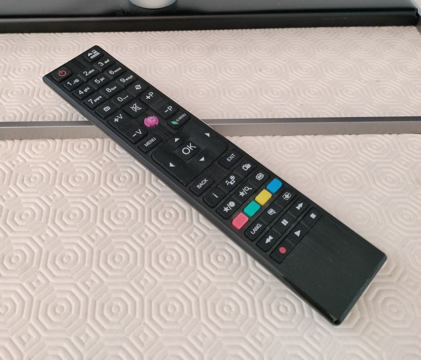 Qilive TV 32'' LED with HDMI, USB, and Ambient Lighting — Ready to Use!64752416948739121