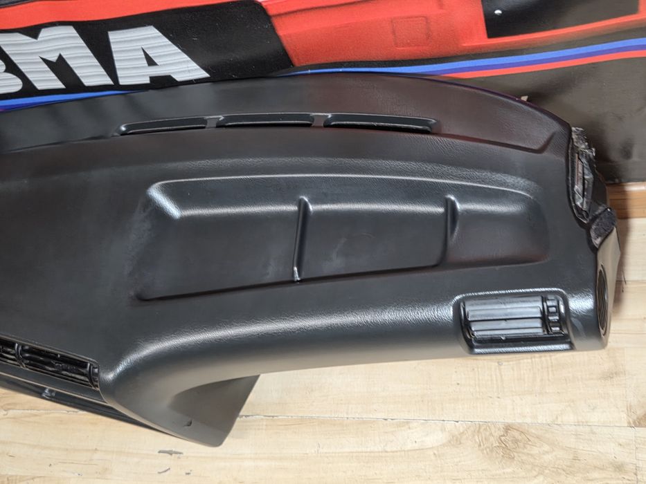 BMW E30 Deska Rozdzielcza Konsola  Kokpit Pulpit Tunel