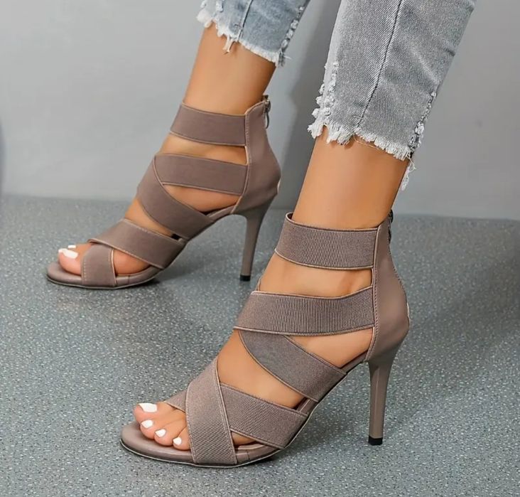 Sandały damskie na szpilce z paskami 39