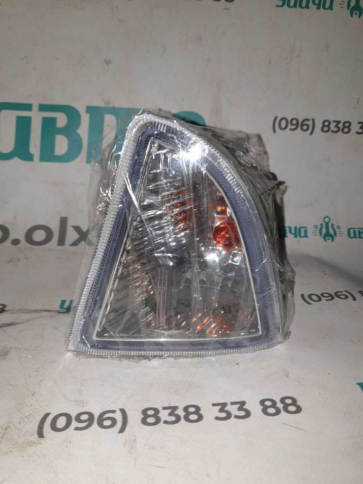 Указатель поворота левый  toyota prius c 11-14 8152152040 81521-52040