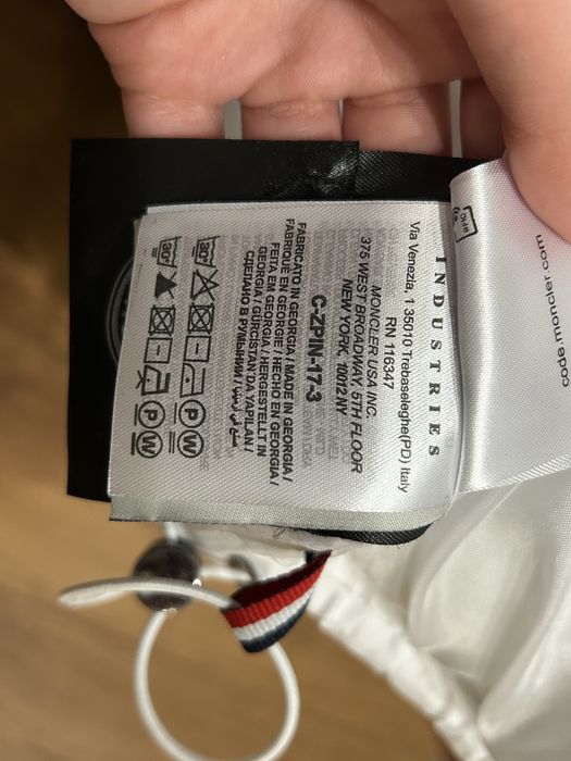 біла куртка монклер зимня