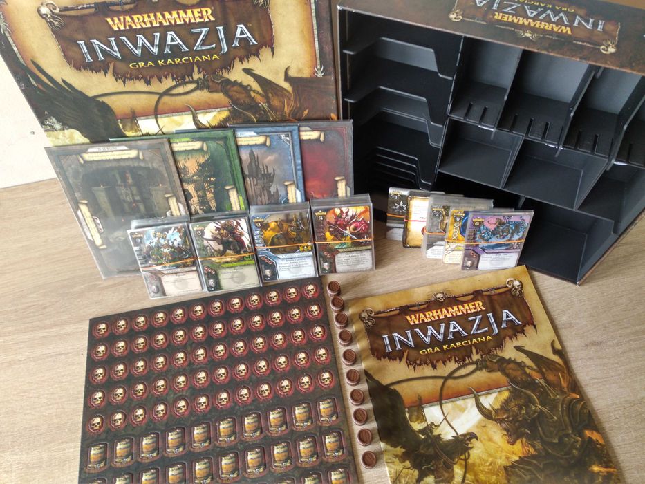 WARHAMMER Inwazja LCG PL 100% komplet (+protektory na karty/stolice+insert+beczki)