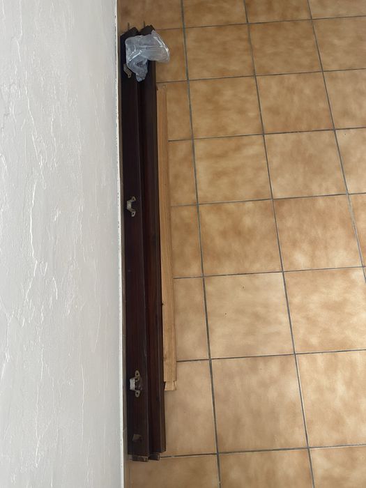 Cama com estrado e colchão