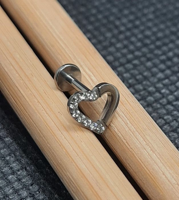 Титанові лабрети в асортименті