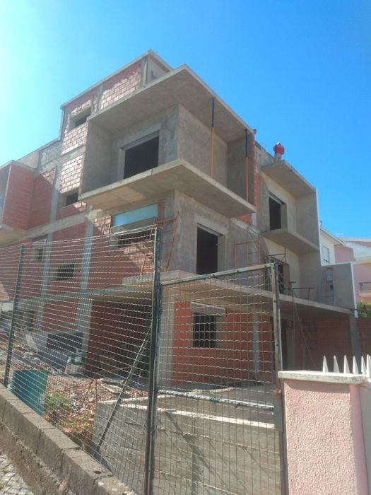 Executamos trabalho em Pladur, paredes, tetos, barramento e pintura