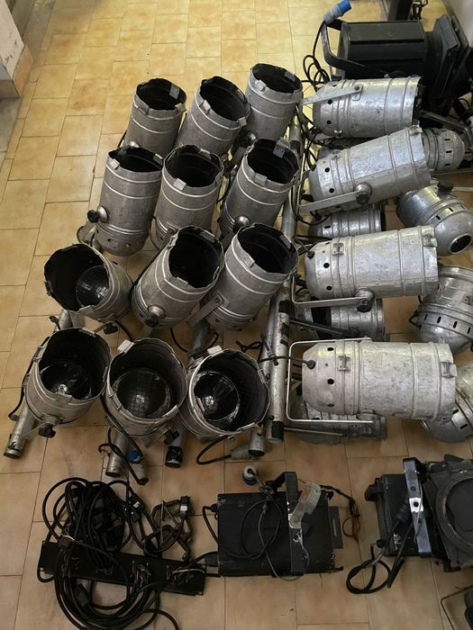 Lote Iluminação Profissional de Palco – Mesa + Dimmers + de 20 Projeto