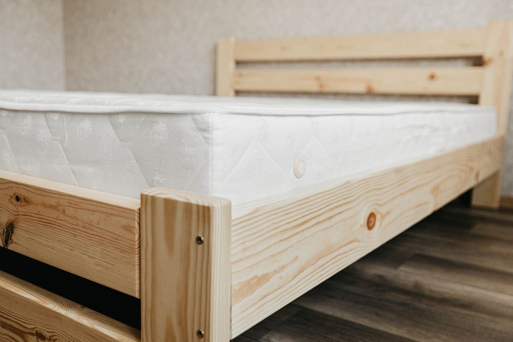 Ліжко дерев'янне, ліжко з дерева ,прозорий лак з цільного дерева, без