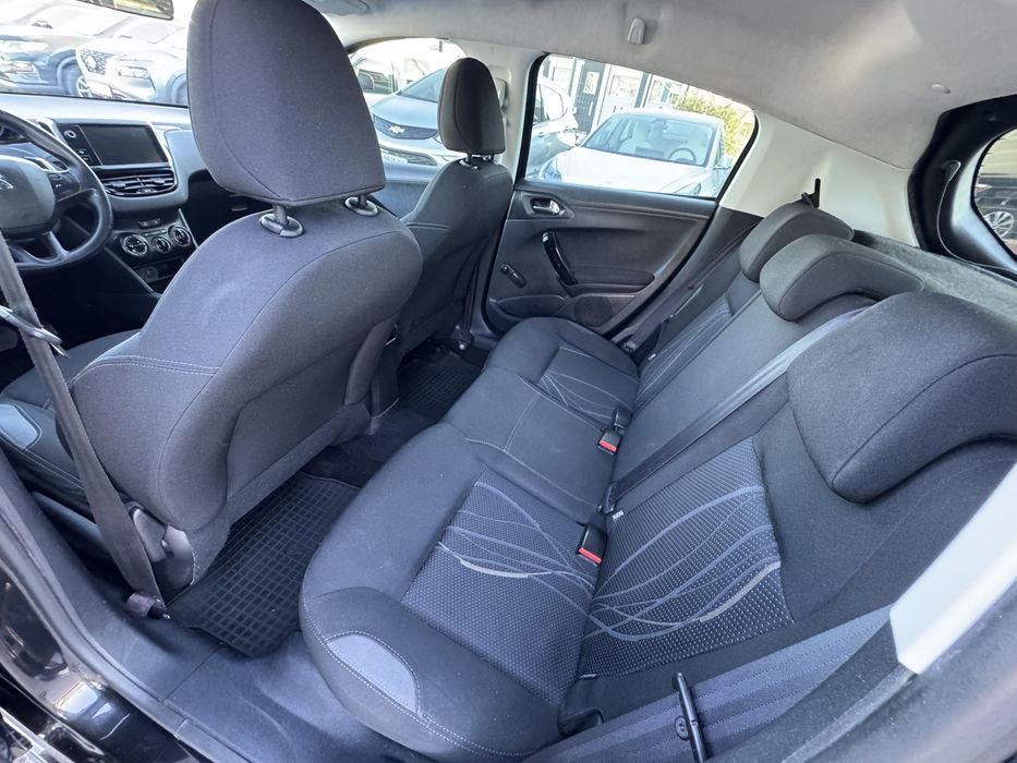 Продам Peugeot 208