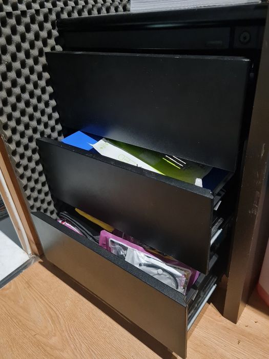 Móveis de três gavetas