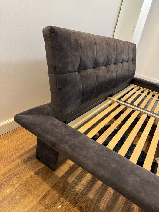 Lozko z litego  drewna