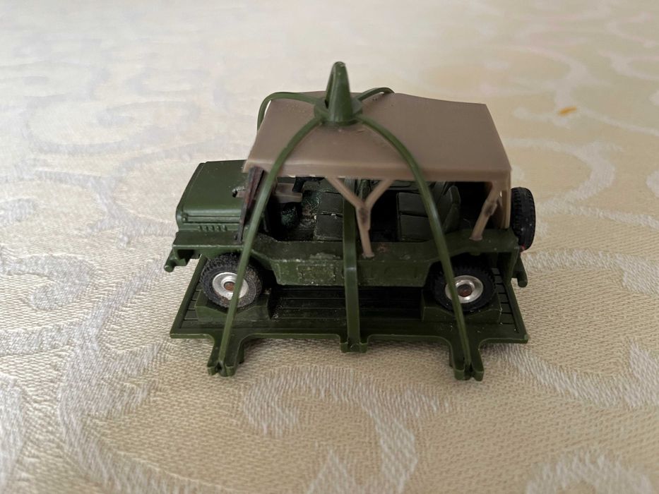 Dinky Toys - Austin Para Moke primeira série - em estado Mint  e na plataforma - esc.aprox.1/43