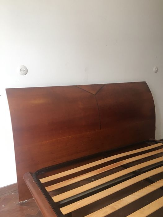 Cama de casal +2 mesas de cabeceira em cerejeira