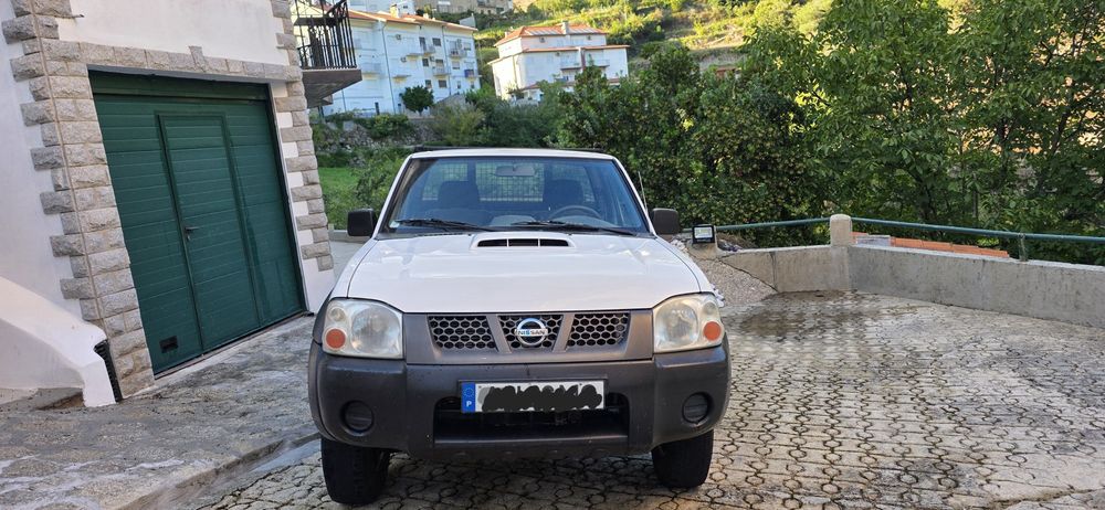 NISSAN D22 4X4 2010